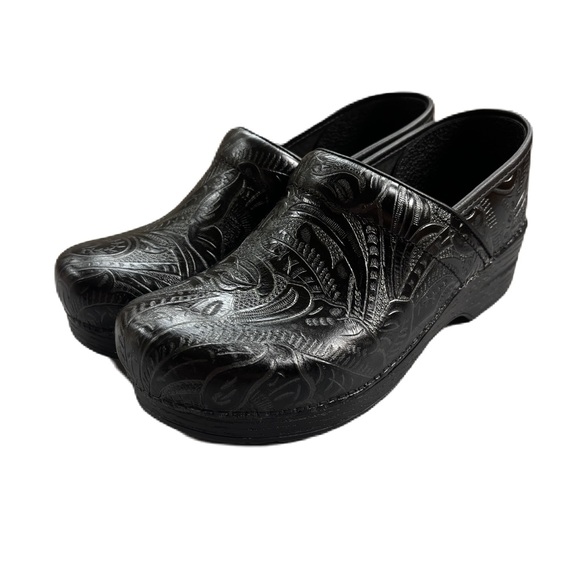 Dansko Winona Black Tooled Leather Mules Slip Resistant Clogs Work Shoes Size 41 - Picture 1 of 13